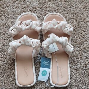 Universal Thread Ruffled Tan Slippers